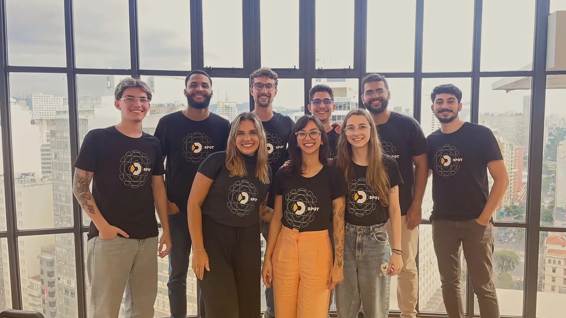 Equipe da SPOT no escritório do P7 Criativo, em Belo Horizonte